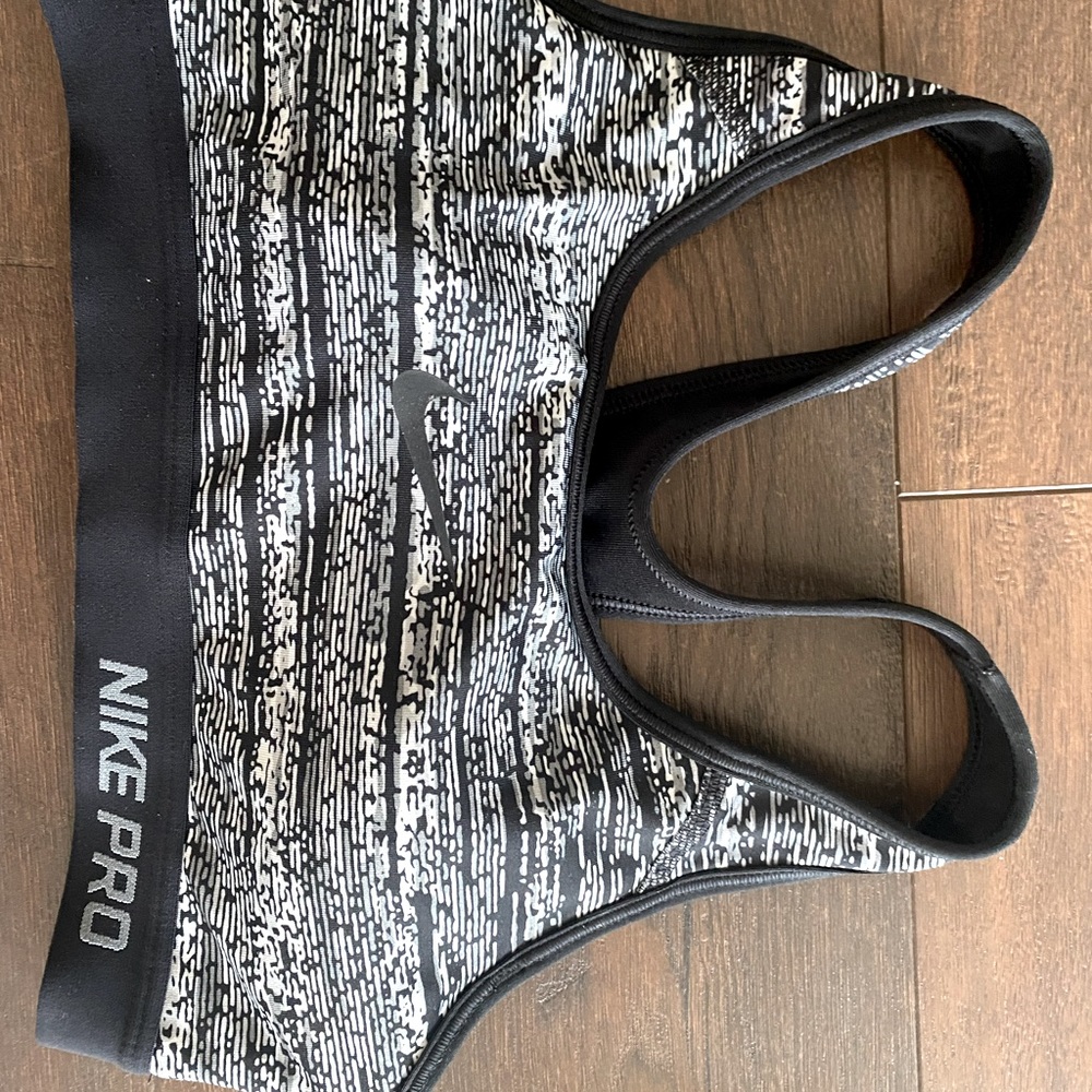 Nike pro sports bra